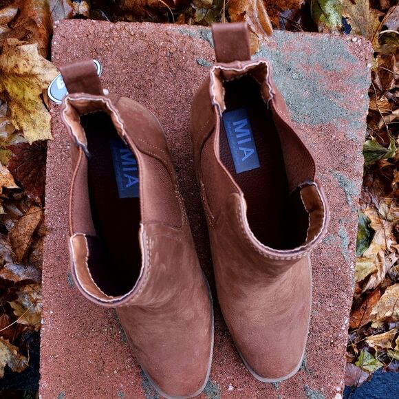 Mia Brown Soft Suede Anatomic Contoured Footbed Boots Size 9 - Picture 4 of 4